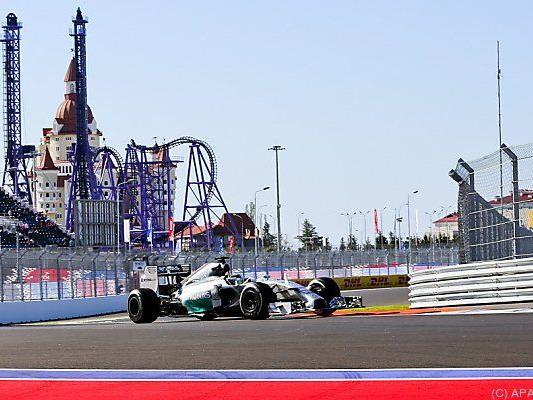 Hamilton lehrt Rosberg das Fürchten