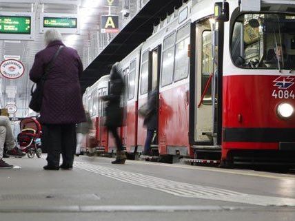 Nach einer gewaltsamen Attacke auf einen Straßenbahnfahrer wird heute einem 30-jährigen der Prozess gemacht. Nach einer gewaltsamen Attacke auf einen Straßenbahnfahrer wird heute einem 30-jährigen der Prozess gemacht.