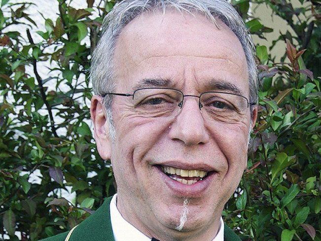 Ein danke an den scheidenden Bezirksbeirat Hermann Müller Ein danke an den scheidenden Bezirksbeirat Hermann Müller