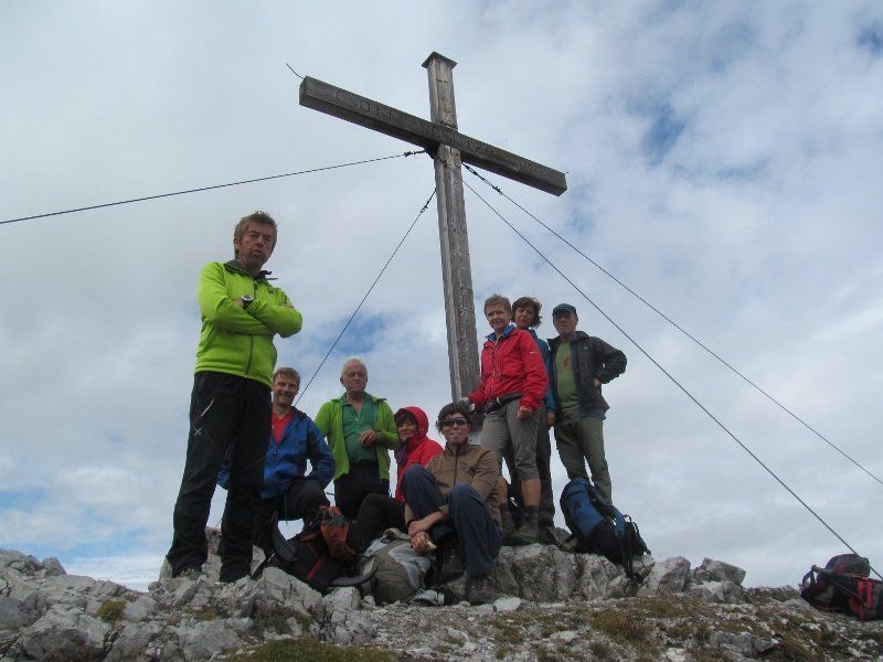 Naturfreundegruppe auf der Großen Wildgrubenspitze 2753m im Lechquellengebirge Naturfreundegruppe auf der Großen Wildgrubenspitze 2753m im Lechquellengebirge