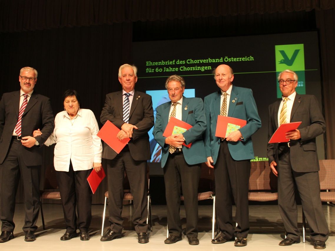 CVV-Obmann Axel Girardelli mit Anna Hörmanseder, Alfons Mathis, Ewald Kutzer, Helmut Peter und Hans Maier. CVV-Obmann Axel Girardelli mit Anna Hörmanseder, Alfons Mathis, Ewald Kutzer, Helmut Peter und Hans Maier.