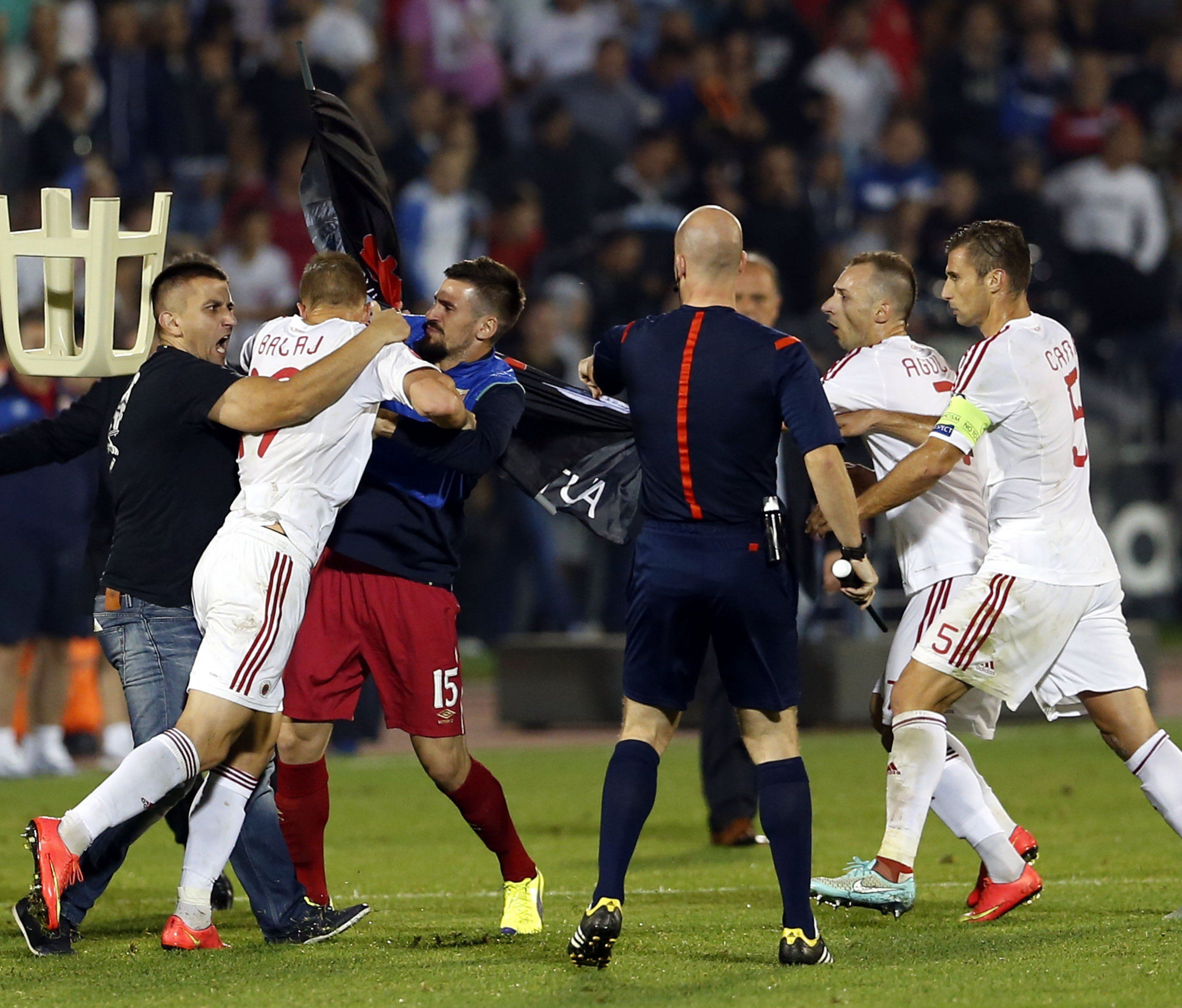 Serbien macht Albanien für Krawalle verantwortlich. Serbien macht Albanien für Krawalle verantwortlich.