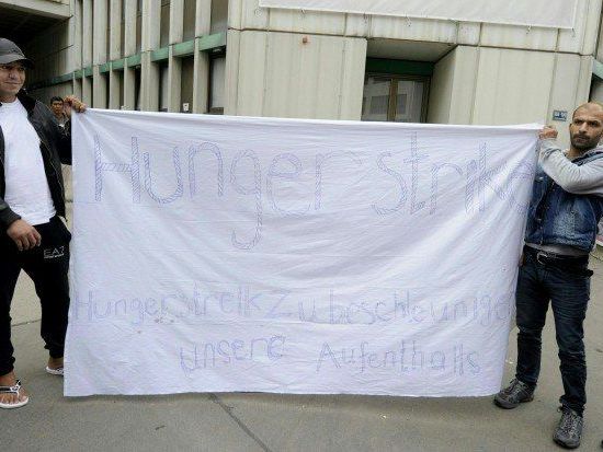 Asyl - Hungerstreik beendet, nach Thalham verlegt Asyl - Hungerstreik beendet, nach Thalham verlegt