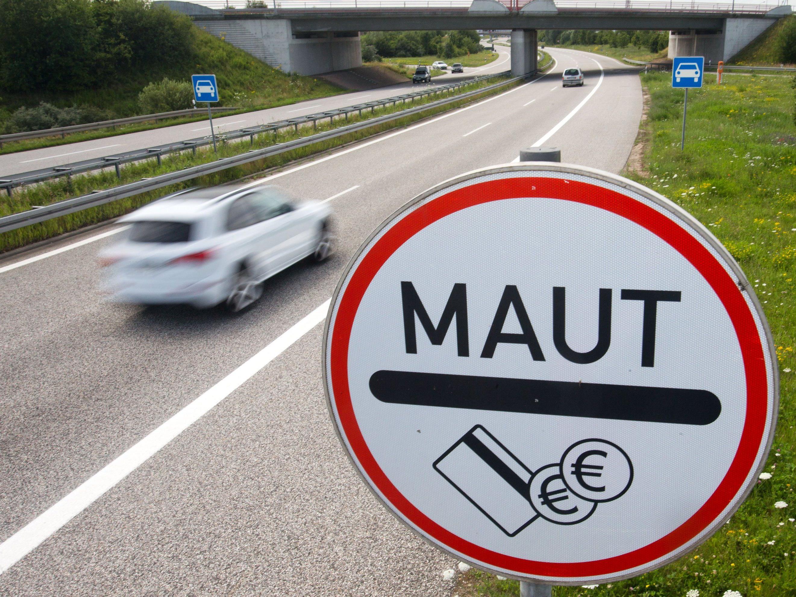 Autobahnen und Bundesstraßen: Laut Gutachten des deutschen Verkehrsministerium wäre Maut so EU-konform