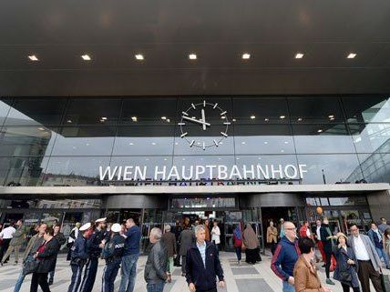 Der Hauptbahnhof wurde eröffnet Der Hauptbahnhof wurde eröffnet