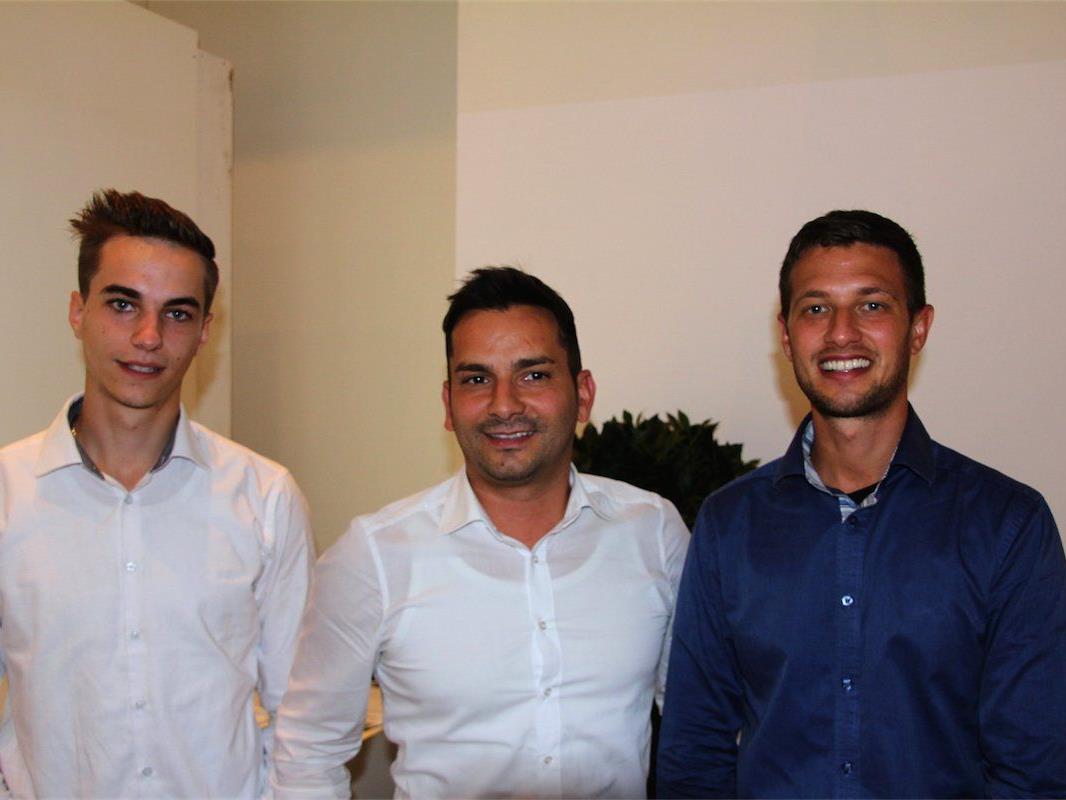 Roberto Meyer (Mitte) mit seinen Partnern von der neu gegründeten Immo-Agentur.