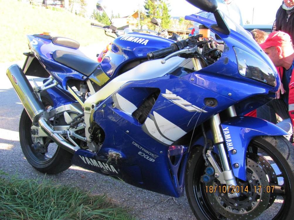 Bei einem Unfall in Hittsau wurde ein Motorrad schwer beschädigt. Bei einem Unfall in Hittsau wurde ein Motorrad schwer beschädigt.