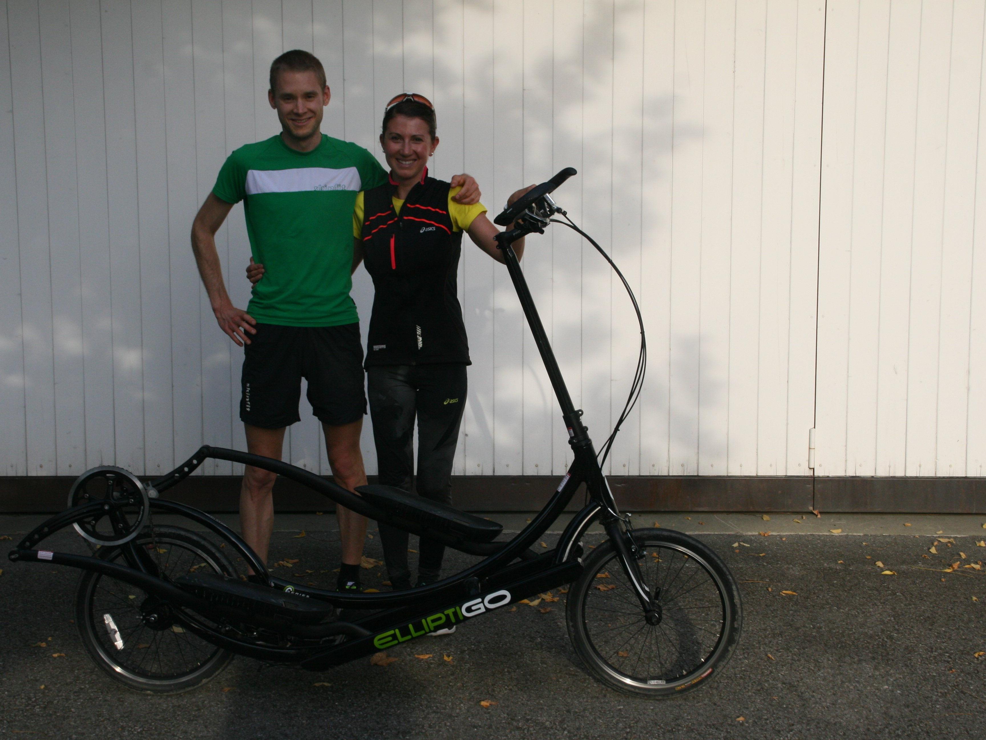 Crosstrainer auf Rädern im Test: Dr. Thomas Summer und Sabine Reiner.