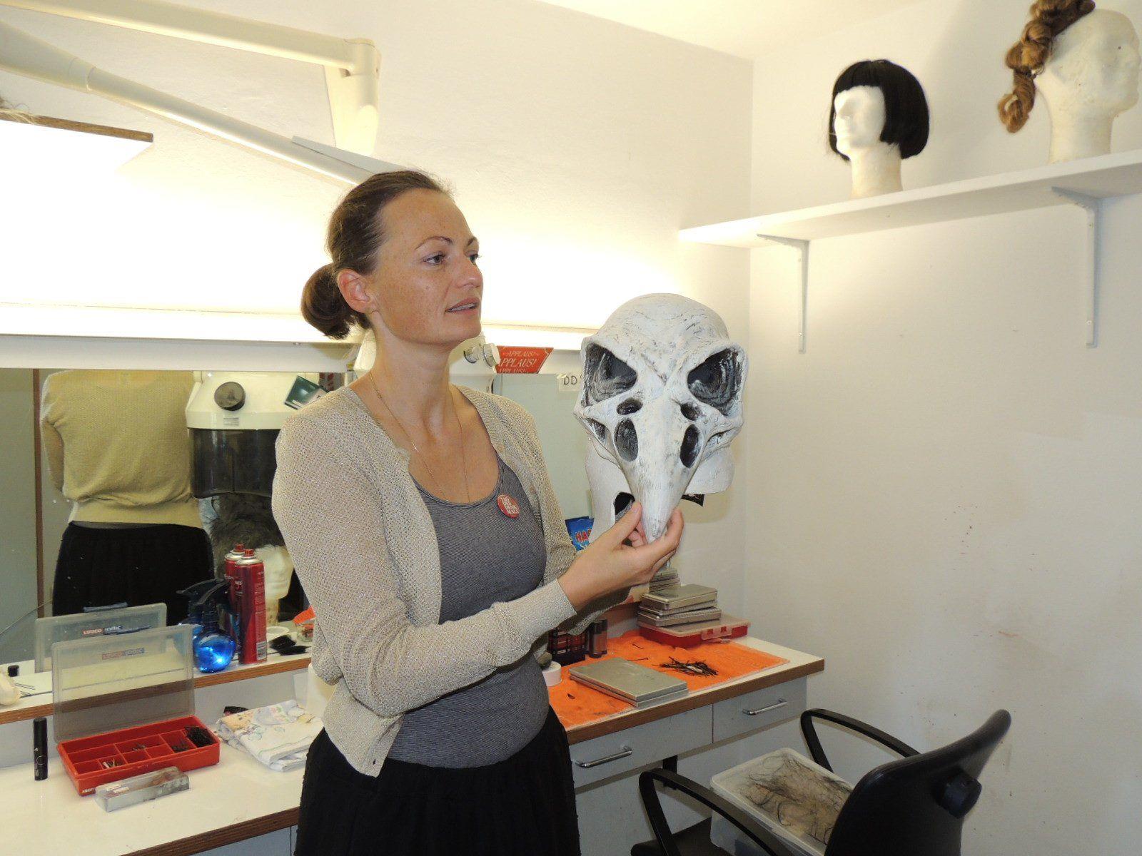 Auch individuell hergestellte Masken werden für die Aufführungen produziert