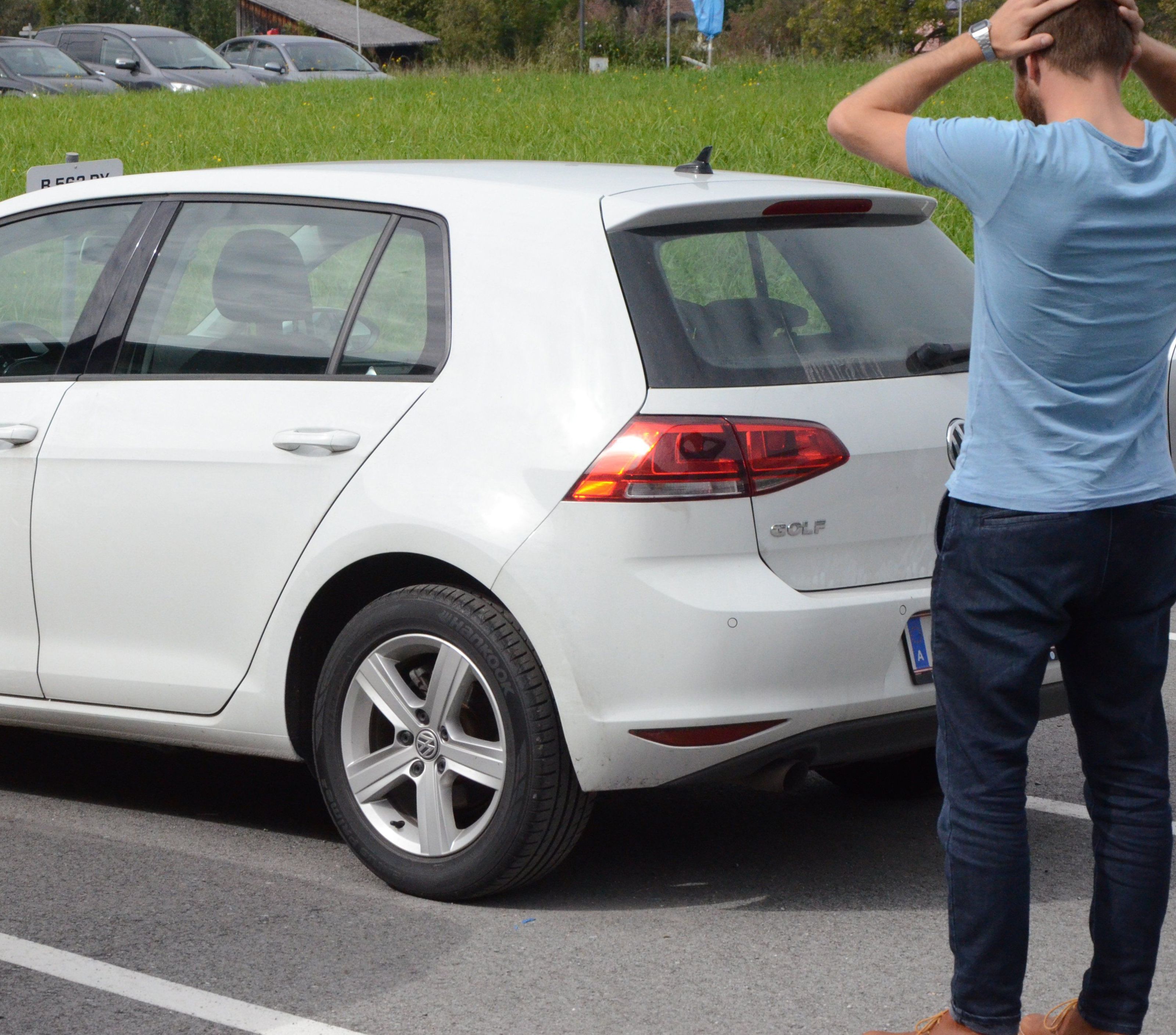 Beim Autofahren möchte man sich öfters gerne die Haare raufen.