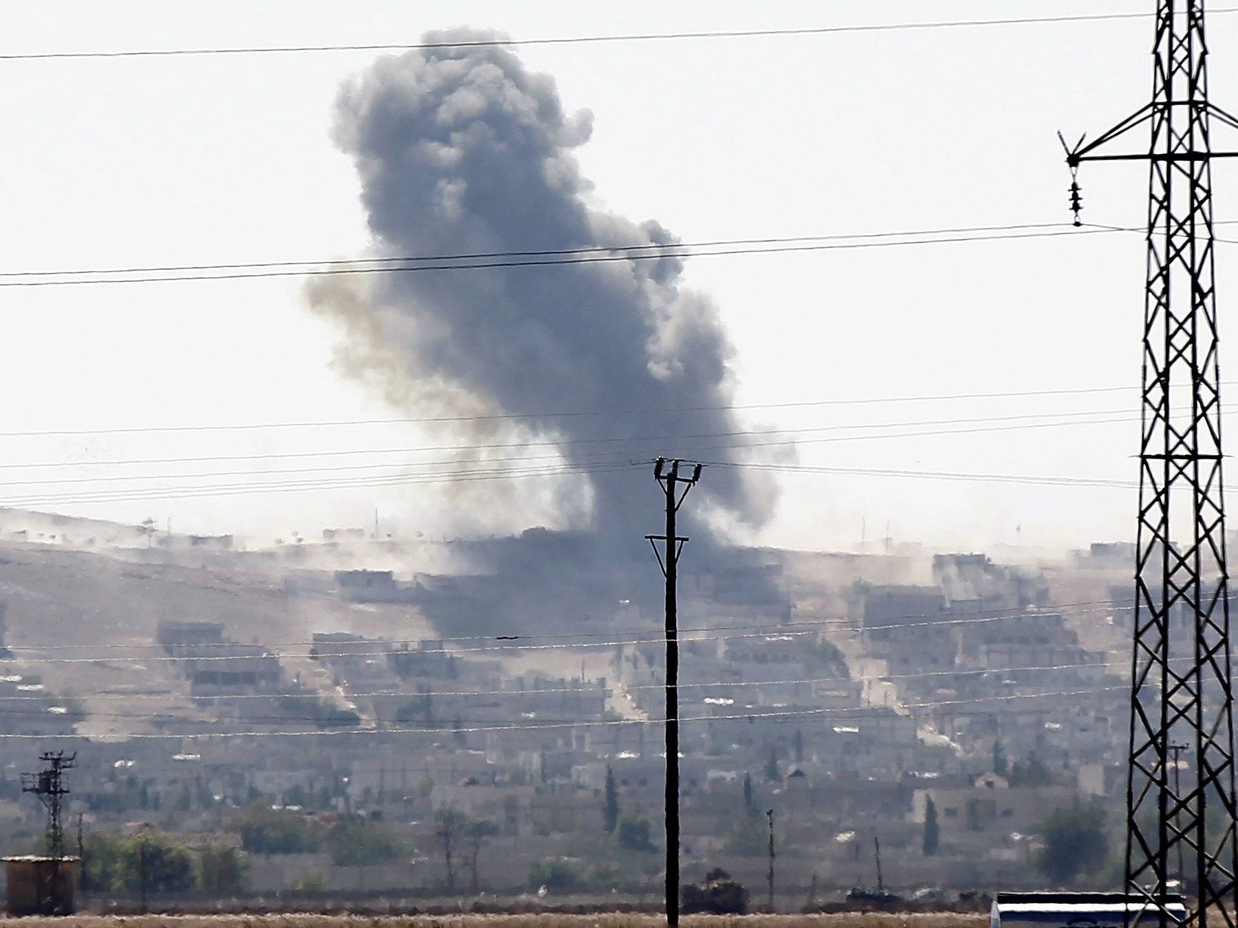Über Kobane steigen Flammen auf Über Kobane steigen Flammen auf