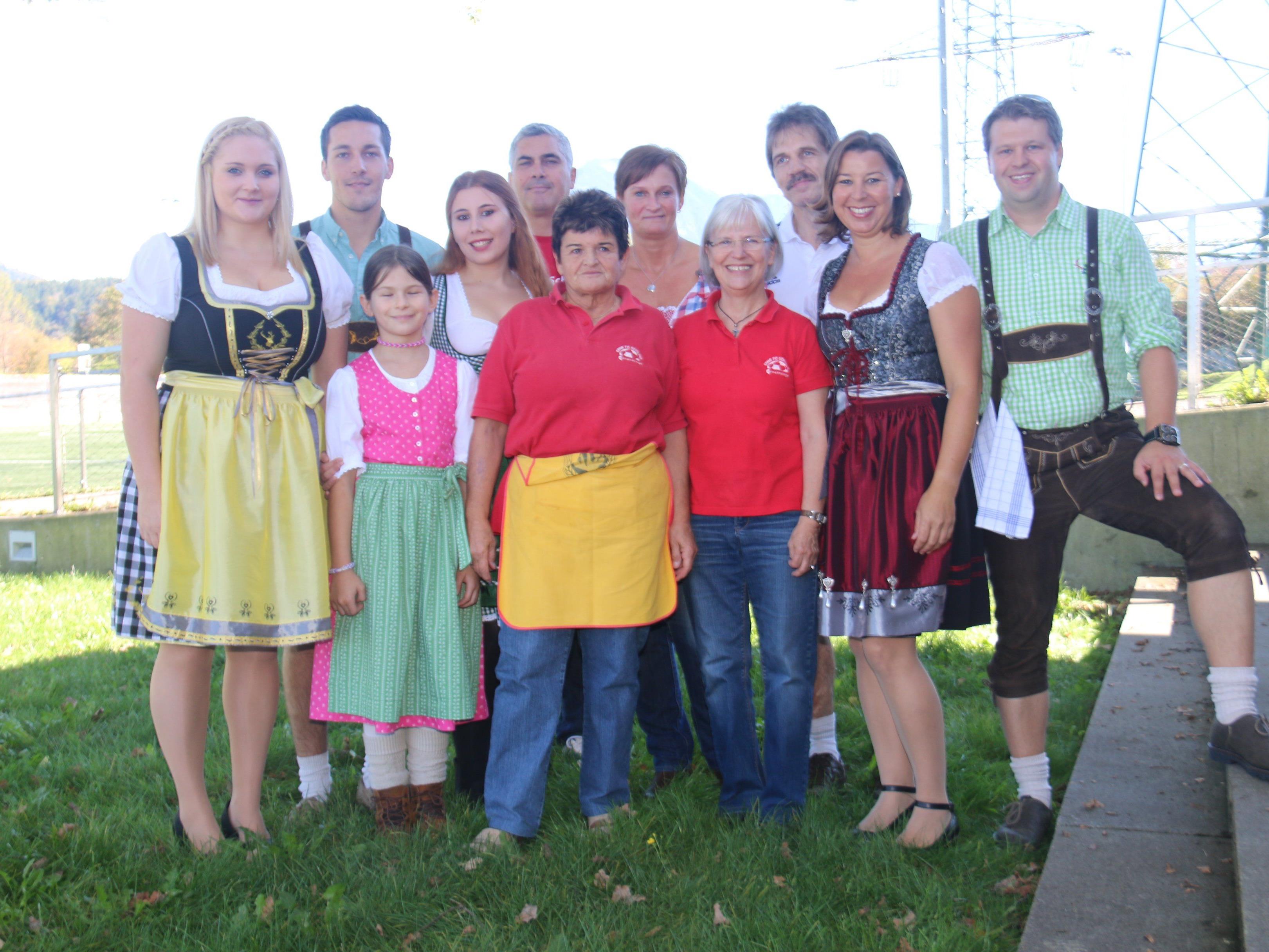 Das Organisations-Team des FC-Schlins beim Oktoberfest.