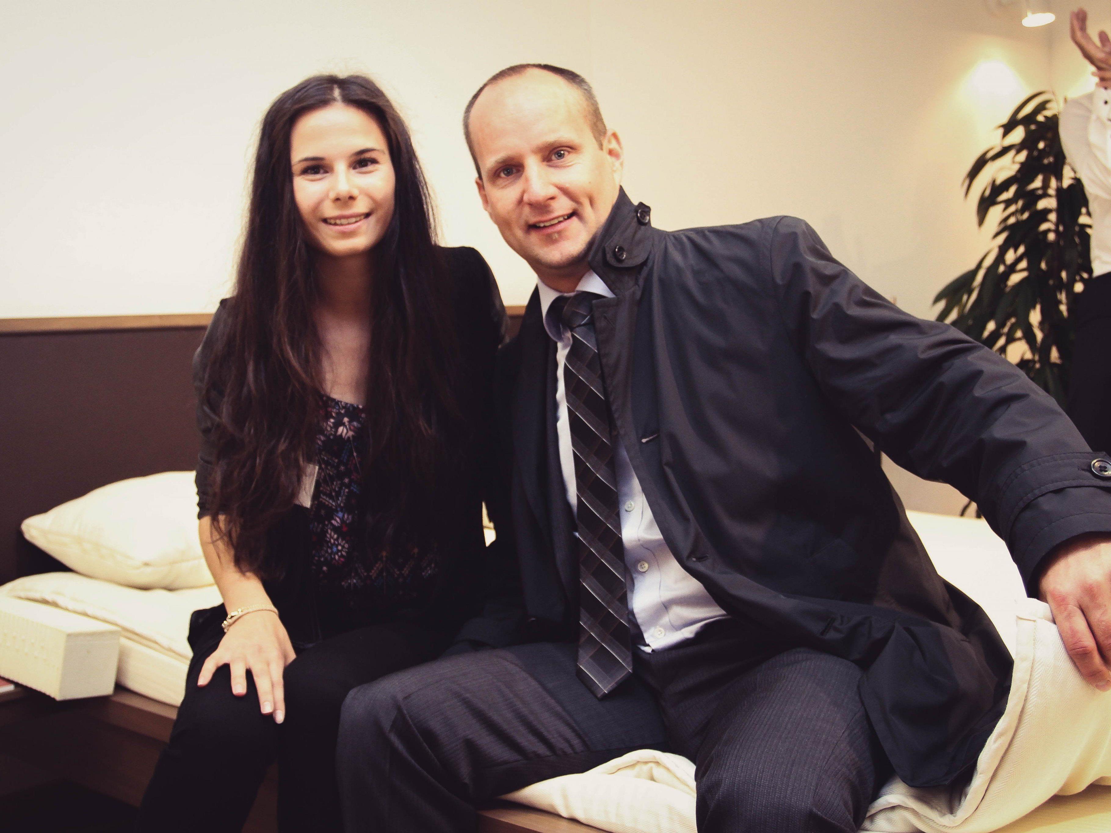 Mathias Strolz gratulierte Geschäftsführerin Andrea Hager zur Neueröffnung Mathias Strolz gratulierte Geschäftsführerin Andrea Hager zur Neueröffnung