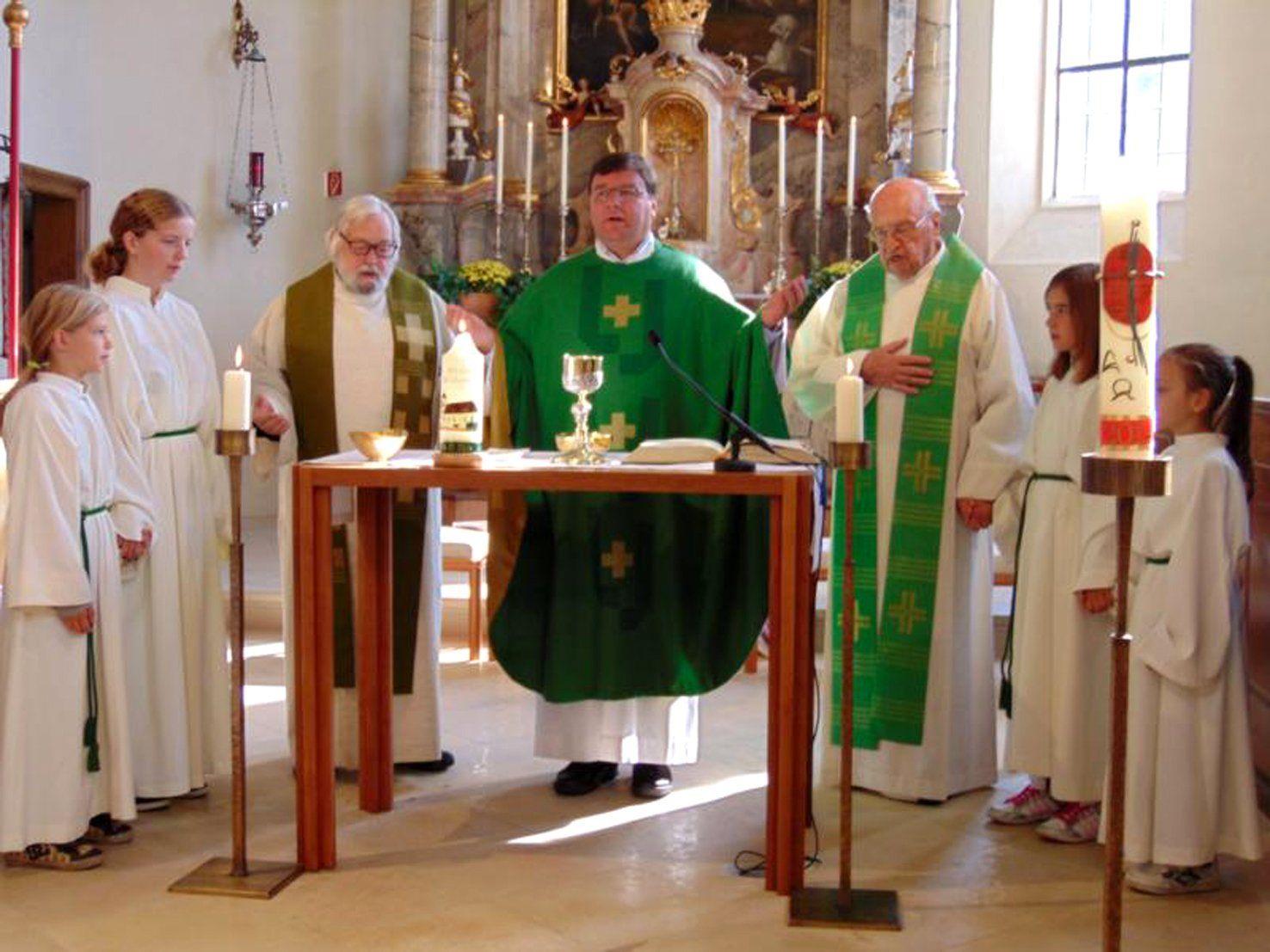 Pfarrer Cristinel Dobos beim Eröffnungsgottesdienst in Viktorsberg
