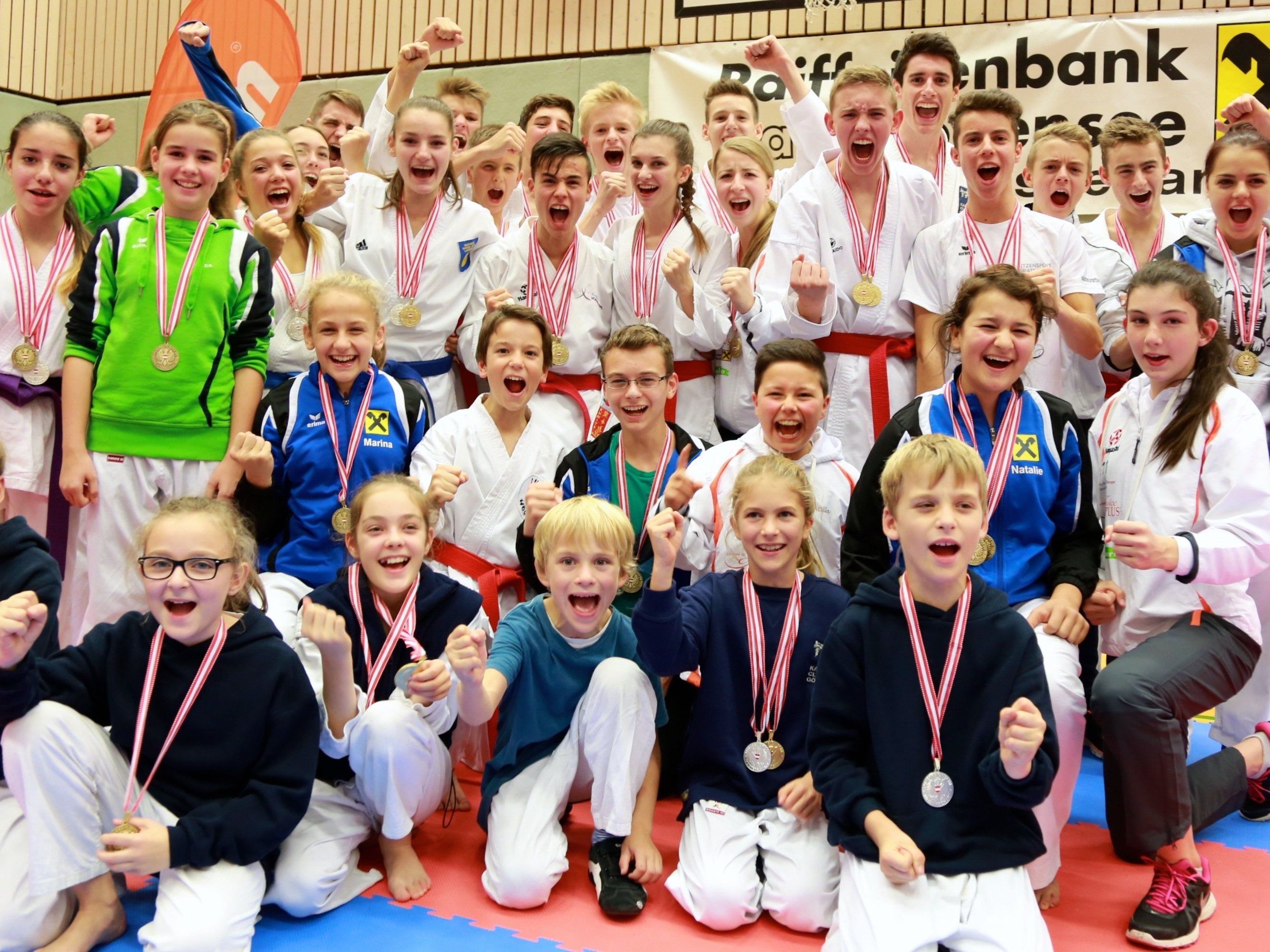 50 Medaillen holten die heimischen Jungkaratekas bei den nationalen Titelkämpfen in Höchst. 50 Medaillen holten die heimischen Jungkaratekas bei den nationalen Titelkämpfen in Höchst.