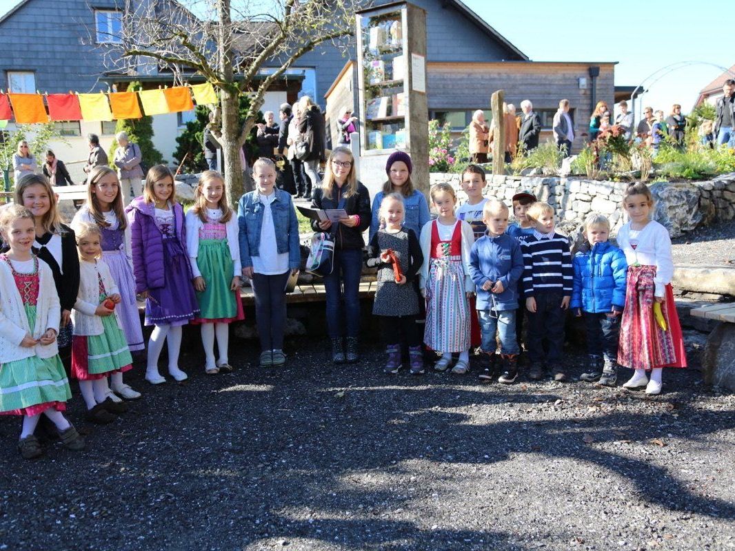 Der Kinderchor „Kunterbunt“ untermalte mit netten Kinderliedern die feierliche bugo-Garten Eröffnung Der Kinderchor „Kunterbunt“ untermalte mit netten Kinderliedern die feierliche bugo-Garten Eröffnung
