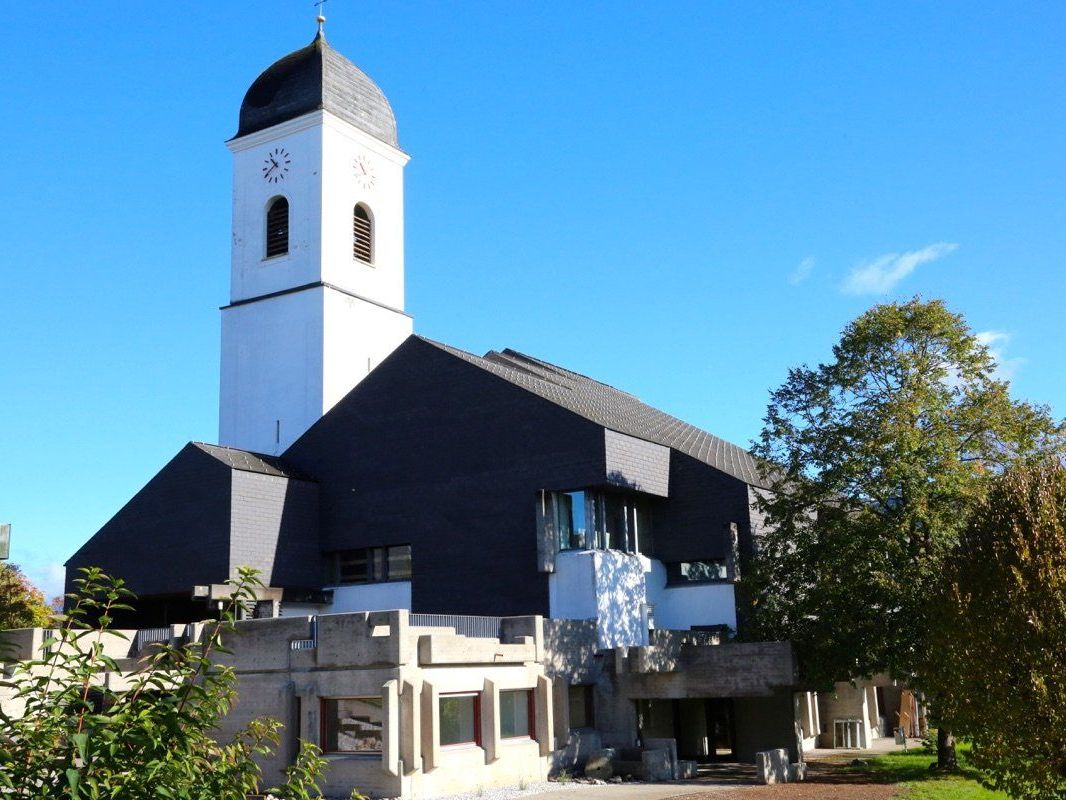 Nach jahrelanger Planung und kurzer Umbauzeit wird am Donnerstag, 13. November 2014 um 19:00 der „neue“ Pfarrsaal eröffnet Nach jahrelanger Planung und kurzer Umbauzeit wird am Donnerstag, 13. November 2014 um 19:00 der „neue“ Pfarrsaal eröffnet