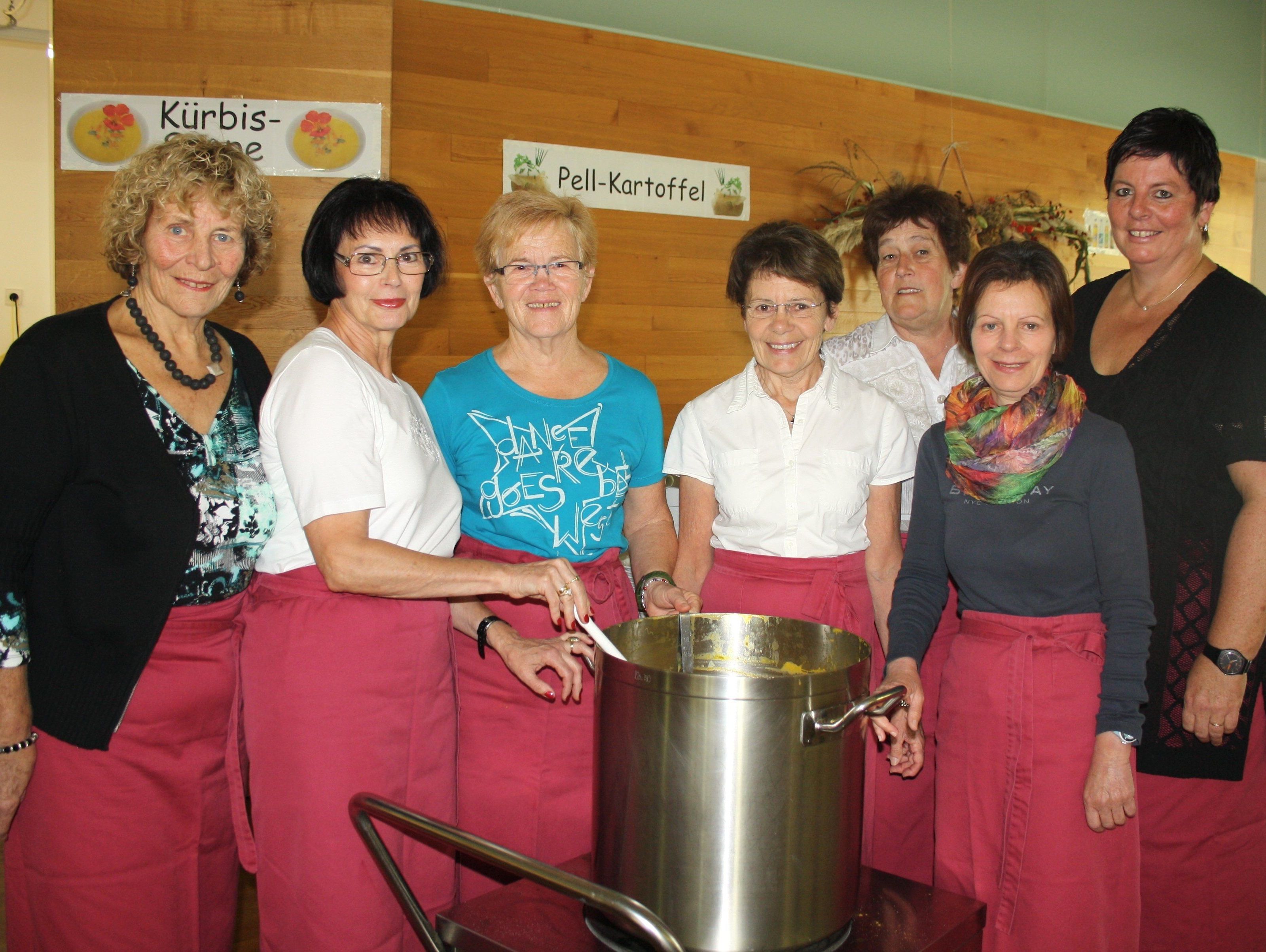 BU: Auch in diesem Jahr konnte sich der Lochauer Missionskreis über einen gut besuchten „Kartoffeltag“ freuen. BU: Auch in diesem Jahr konnte sich der Lochauer Missionskreis über einen gut besuchten „Kartoffeltag“ freuen.