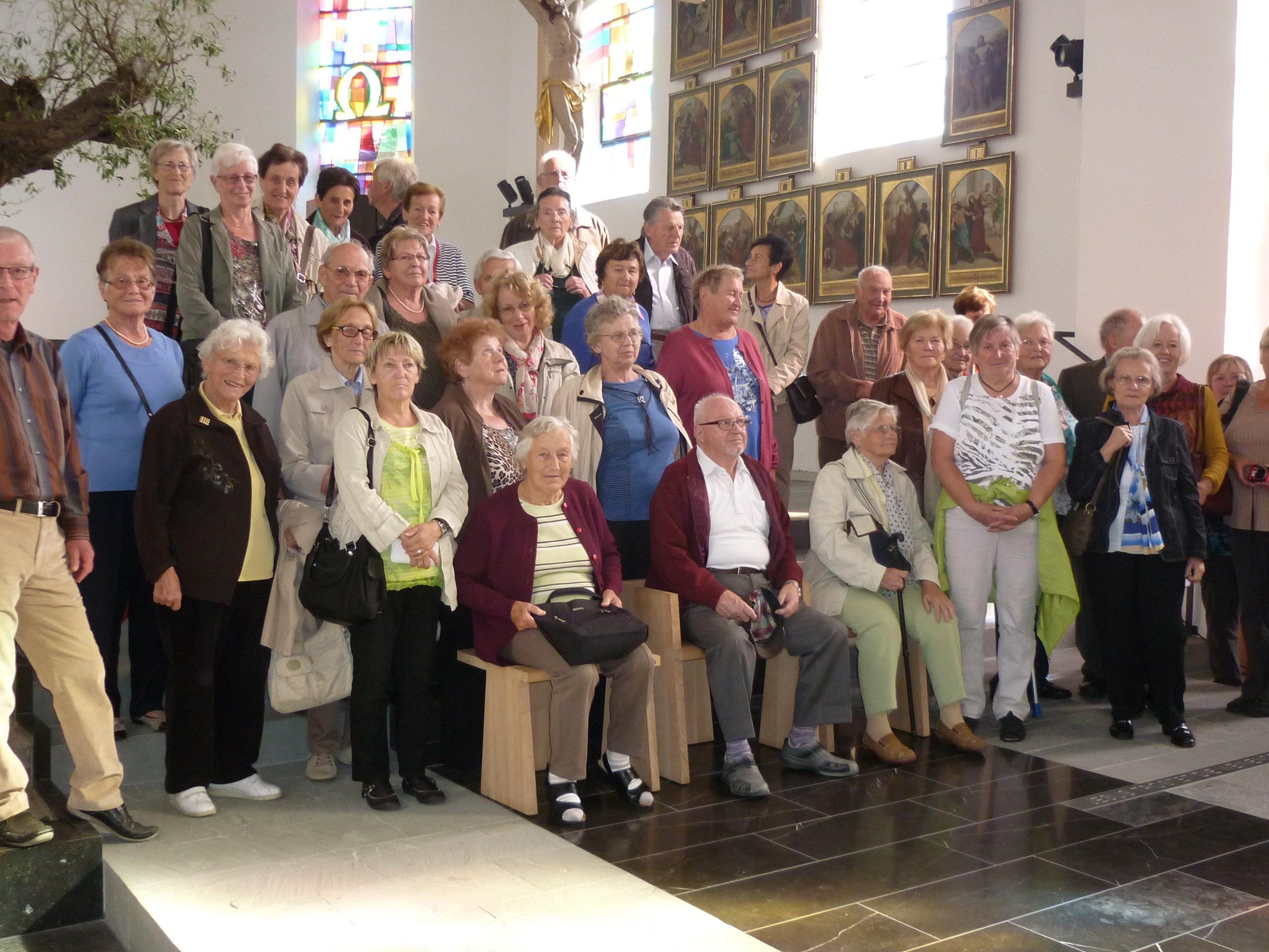 Gruppenbild in der Kirche Lingenau
