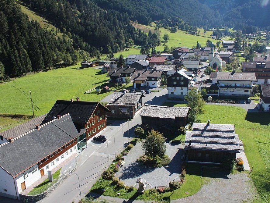 Die Busse der Montafonerbahn AG sind von diesen Straßensperren nicht betroffen und werden somit zu den üblichen Abfahrtszeiten fahren. Die Busse der Montafonerbahn AG sind von diesen Straßensperren nicht betroffen und werden somit zu den üblichen Abfahrtszeiten fahren.