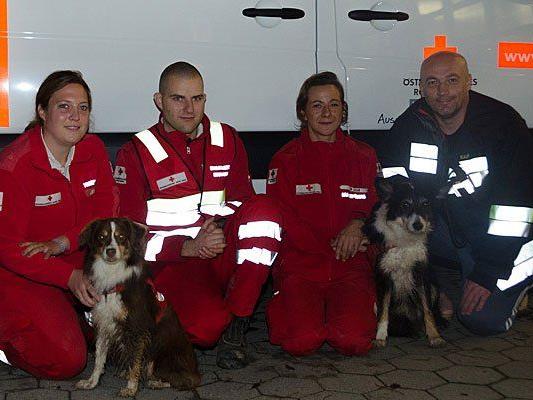 Das Einsatzteam inklusive Rettungshunden
