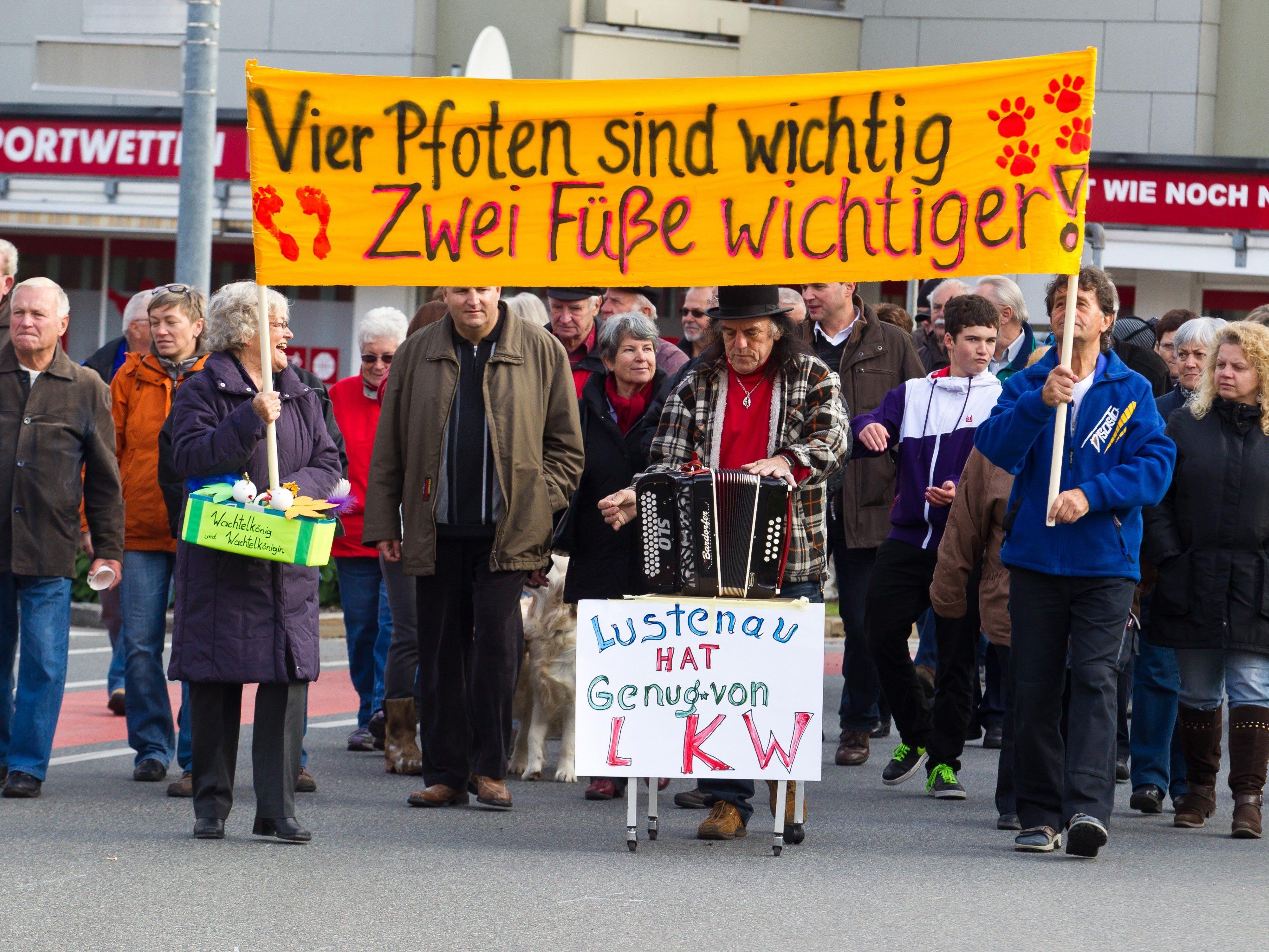Vor drei Jahren legten verkehrsgeplagte Bürger die L 203 in Lustenau lahm. Sie fordern Entlastung.