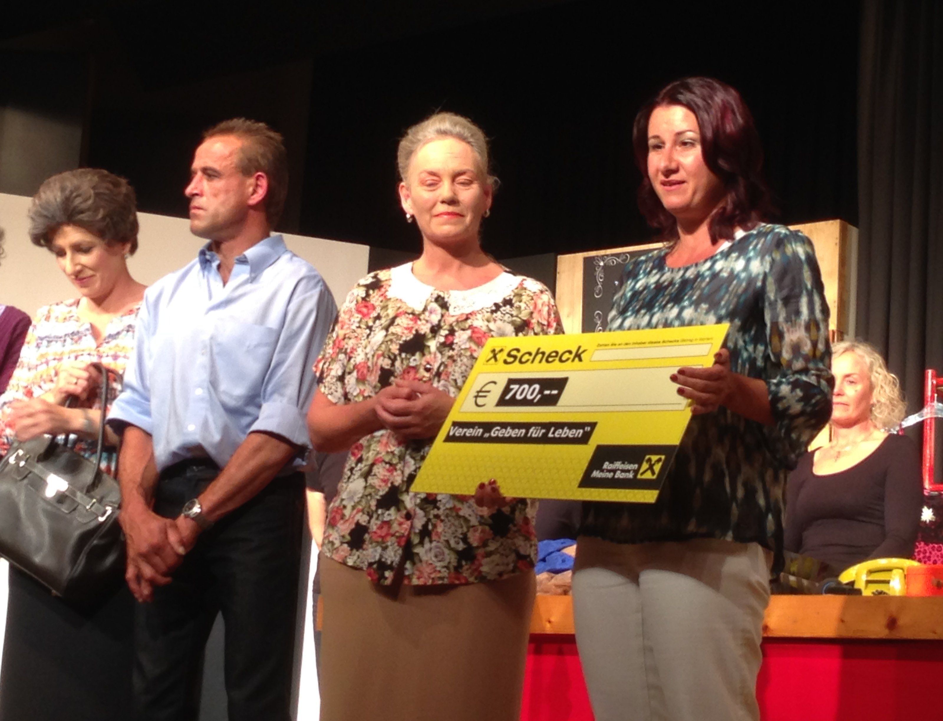 Im Bild v.l.n.r. Sabine Eberle, Willi Sinz, Obfrau Gerda Krämer, Verein „Geben für Leben“ Susanne Marosch Im Bild v.l.n.r. Sabine Eberle, Willi Sinz, Obfrau Gerda Krämer, Verein „Geben für Leben“ Susanne Marosch