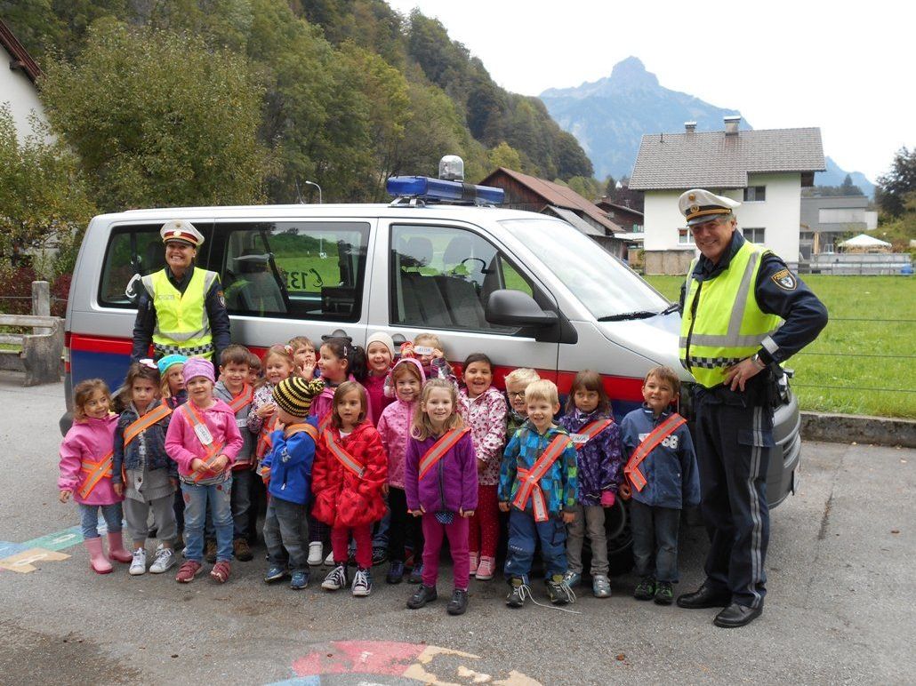 Ein Besuch der Polizei im KG Bings ist immer aufregend Ein Besuch der Polizei im KG Bings ist immer aufregend