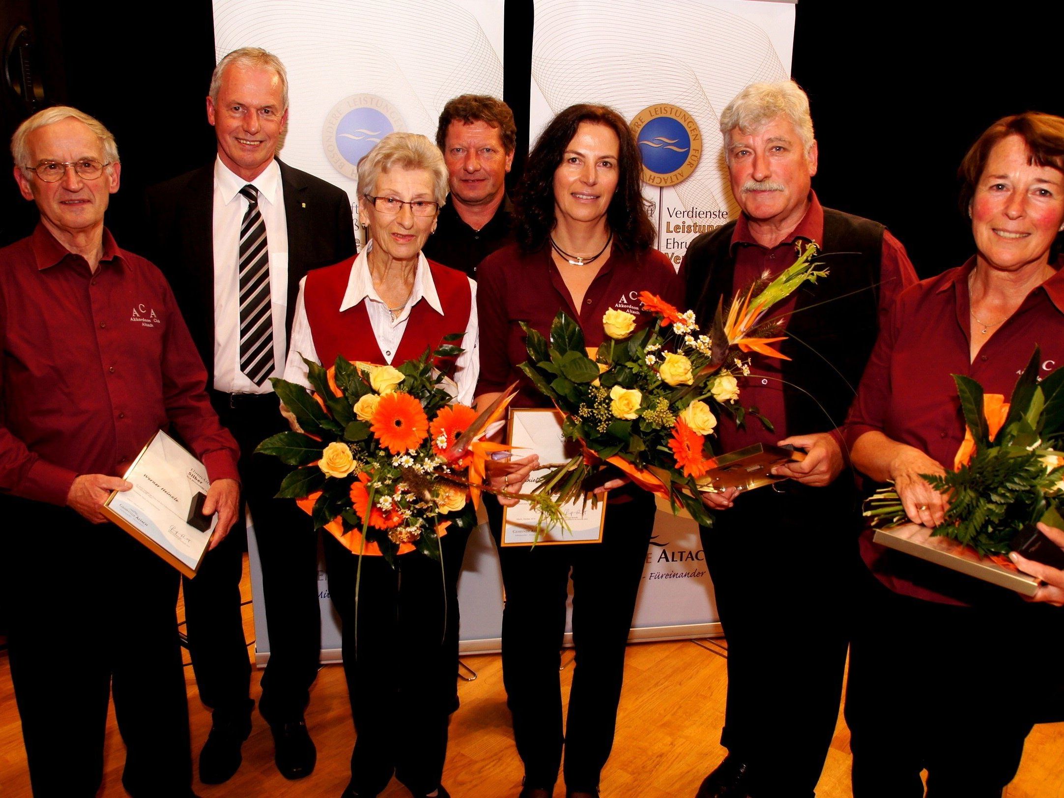 Verdiente Vereinsmitglieder wurden geehrt! Verdiente Vereinsmitglieder wurden geehrt!