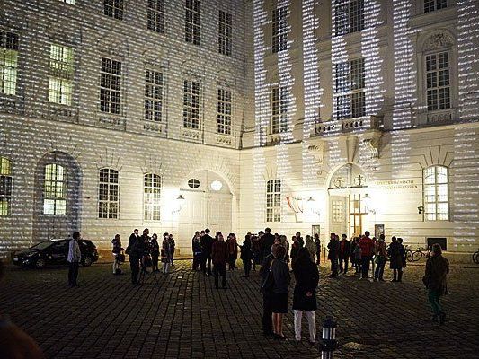 Naming Memorial Projektionen in Wien: Konzept Karen Frostig, Künstlerische Umsetzung Elisabeth Wildling Naming Memorial Projektionen in Wien: Konzept Karen Frostig, Künstlerische Umsetzung Elisabeth Wildling
