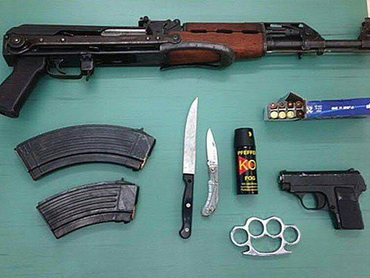 Sichergestellte Waffen samt Munition