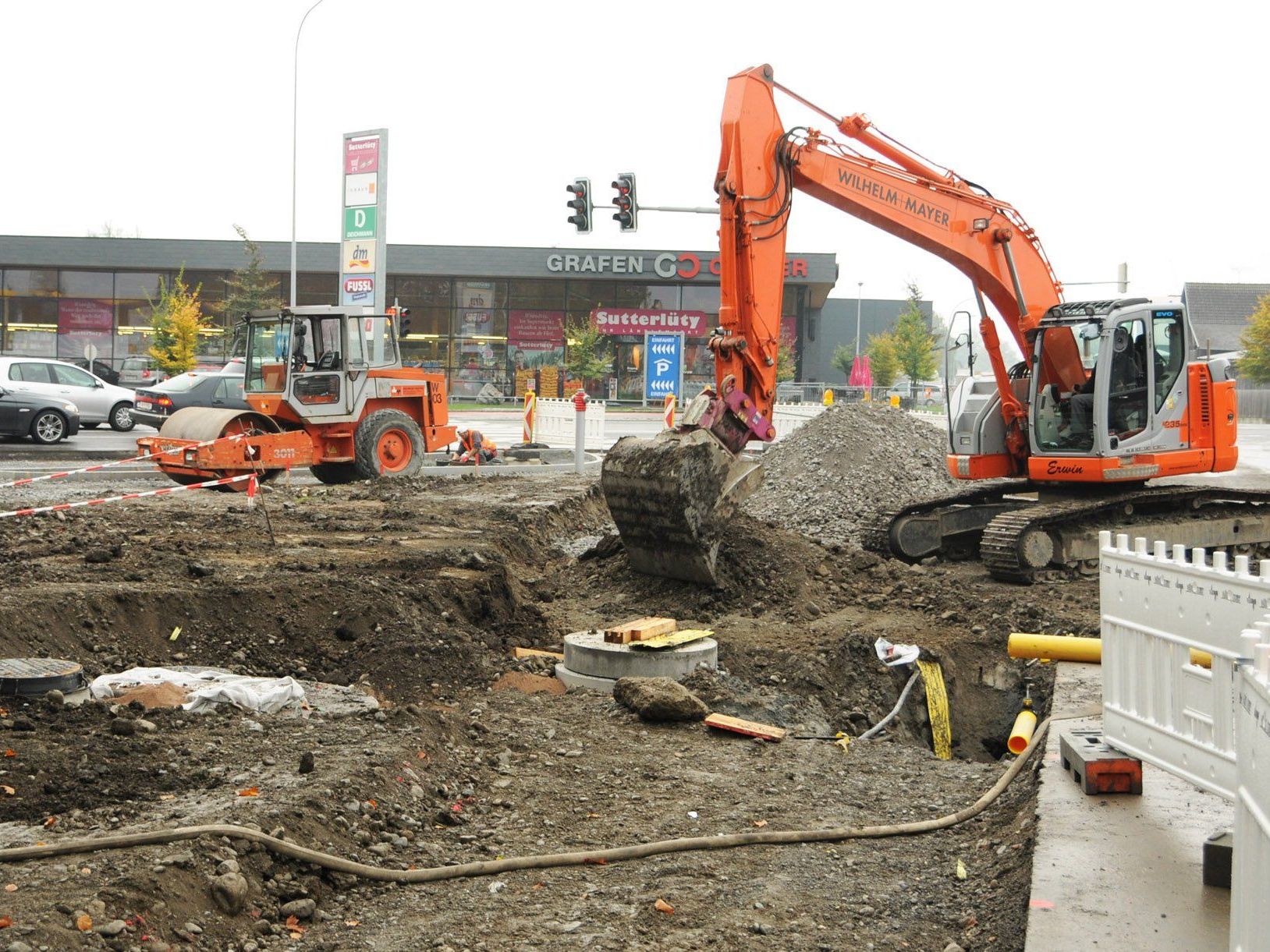 Die Bauarbeiten an der Kreuzung Landstraße/L202 in Hard dauern noch bis etwa 20.Oktober Die Bauarbeiten an der Kreuzung Landstraße/L202 in Hard dauern noch bis etwa 20.Oktober