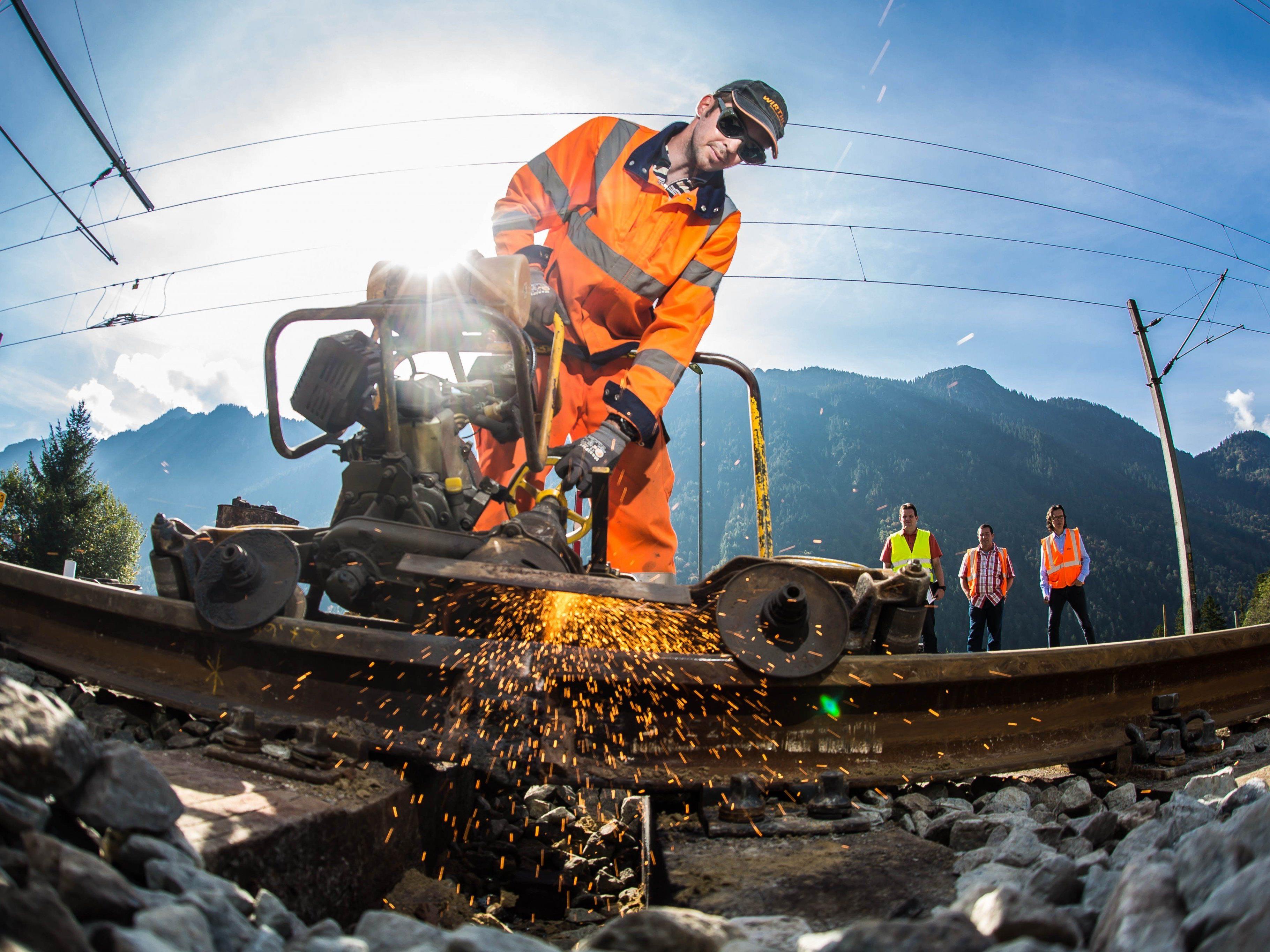 Arlbergbahnstrecke: 2000 Meter Schienen werden im Ländle lückenlos verschweißt.