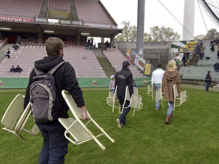 Abriss-Party im Stadion am Samstag. Abriss-Party im Stadion am Samstag.