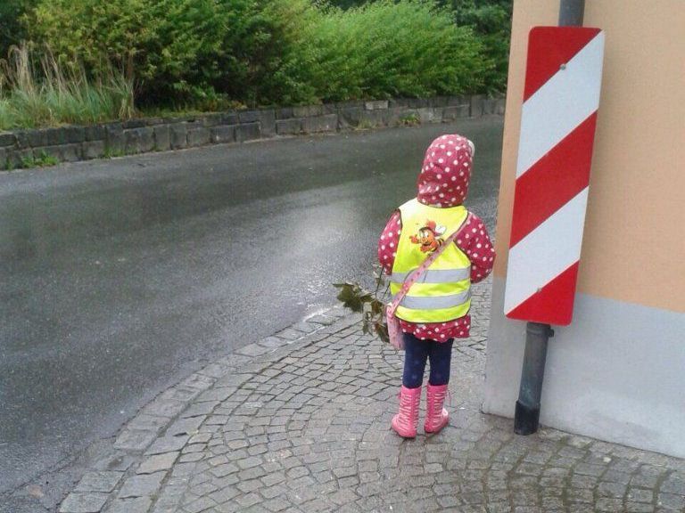 Die Tochter der Bürgerforumsnutzerin an der Engstelle. Die Tochter der Bürgerforumsnutzerin an der Engstelle.