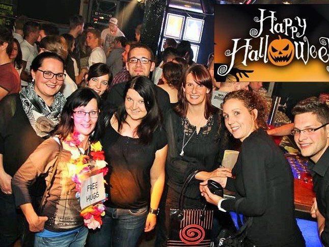 Im George geben die ganze Nacht „Bändscheibenvorfall“ ihr bestes beim tollen Live-Sound – das bei freiem Eintritt! Im George geben die ganze Nacht „Bändscheibenvorfall“ ihr bestes beim tollen Live-Sound – das bei freiem Eintritt!