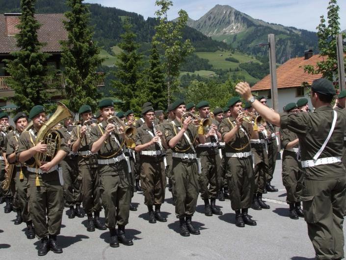 Die Militärmusik erfahre in der Bevölkerung großen Zuspruch und sei ein wichtiger Teil des Bundesheeres, so Schwärzler.