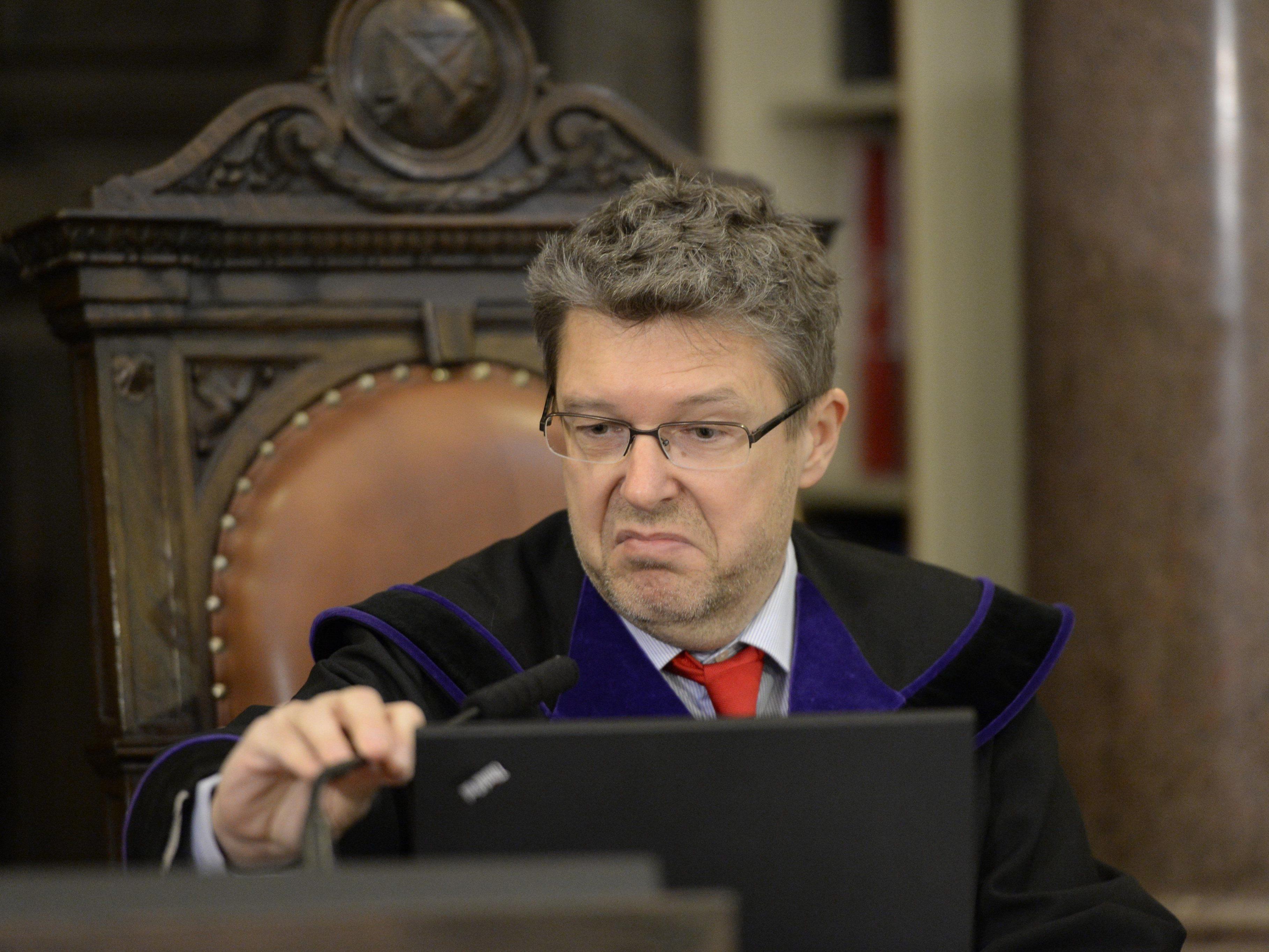Alle Ex-OeBS-Geschäftsführer verurteilt - Ex-OeNB-Vize Duchatczek freigesprochen.