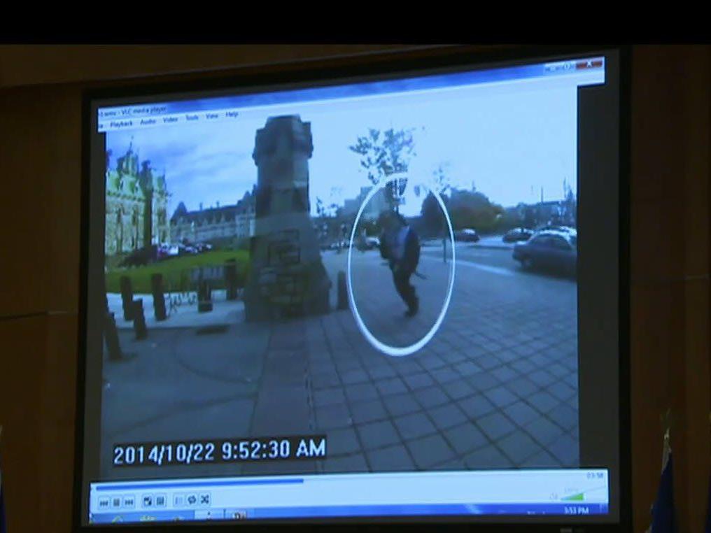 Überwachungskameras filmten den Weg von Attentäter Michael Zehaf-Bibeau ins Parlament.