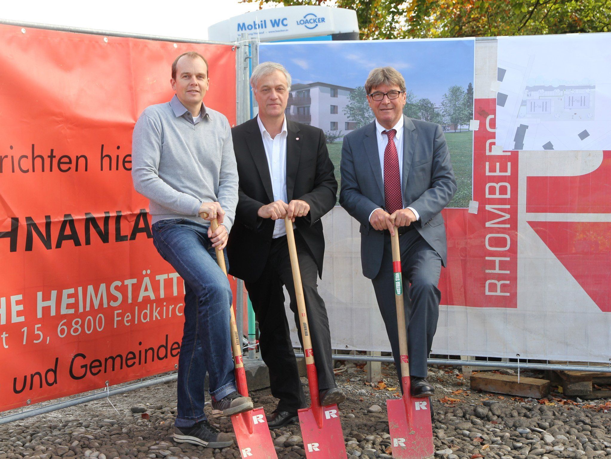 Gaben den Startschuss für die neue Wohnanlage in Lustenau: Christian Jauk, Rhomberg Bau GmbH, Vize-Bürgermeister Walter Natter, Gemeinde Lustenau, GF Wilhelm Muzyczyn, Alpenländische Heimstätte (v.l.n.r.). Gaben den Startschuss für die neue Wohnanlage in Lustenau: Christian Jauk, Rhomberg Bau GmbH, Vize-Bürgermeister Walter Natter, Gemeinde Lustenau, GF Wilhelm Muzyczyn, Alpenländische Heimstätte (v.l.n.r.).