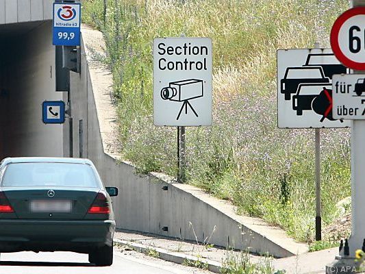 "Section-Control" misst über längere Strecke "Section-Control" misst über längere Strecke