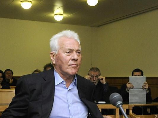 Frank Stronachs Zeugenauftritt im Gericht Frank Stronachs Zeugenauftritt im Gericht