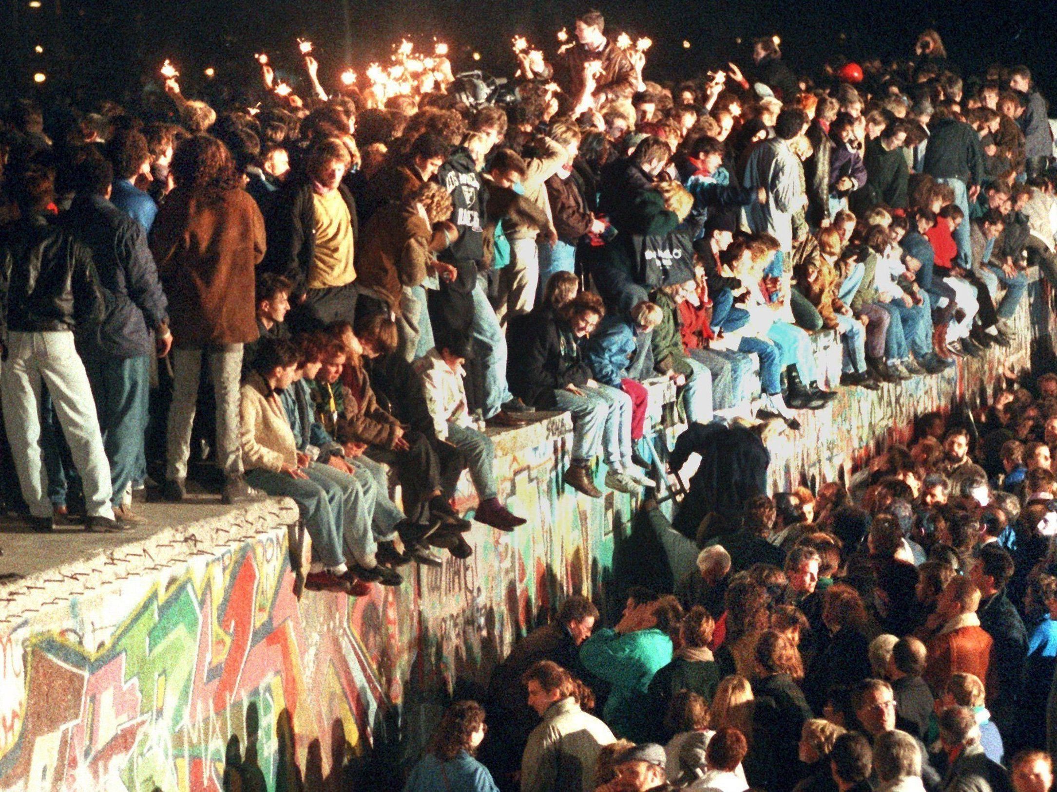 Heute vor genau 25 Jahren ist die Berliner Mauer gefallen. Heute vor genau 25 Jahren ist die Berliner Mauer gefallen.