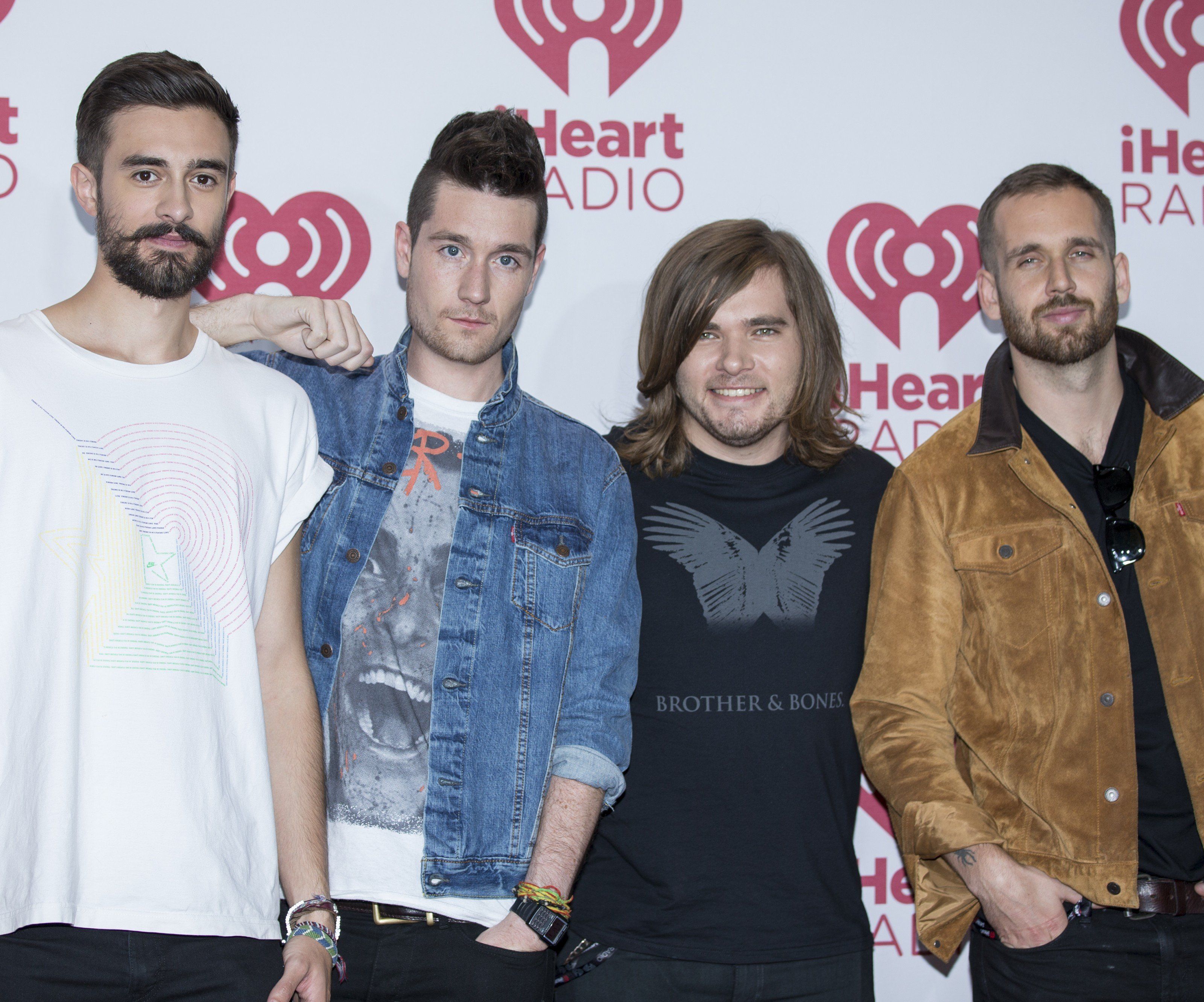 Die Jungs von Bastille spielen unplugged in Paris. Die Jungs von Bastille spielen unplugged in Paris.