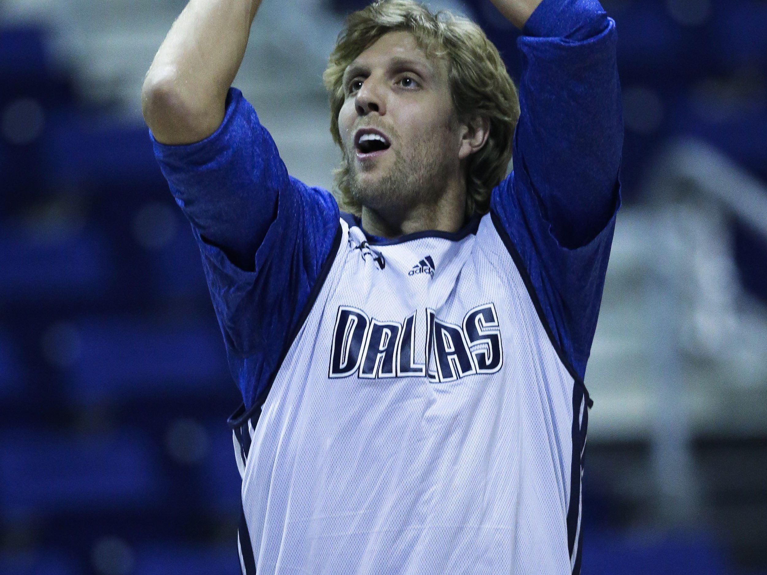 Dirk Nowitzki hat den nächsten Meilenstein seiner Karriere erreicht. Dirk Nowitzki hat den nächsten Meilenstein seiner Karriere erreicht.
