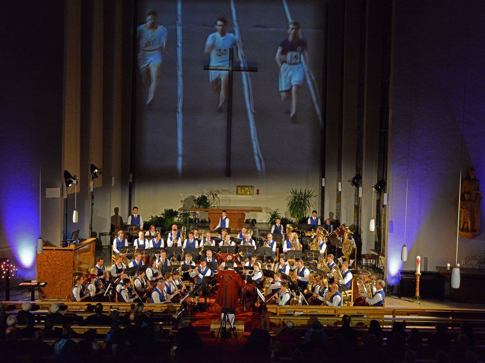 Kein Wettbewerb, sondern tatsächlich das Konzert in der Kirche 2014 Kein Wettbewerb, sondern tatsächlich das Konzert in der Kirche 2014