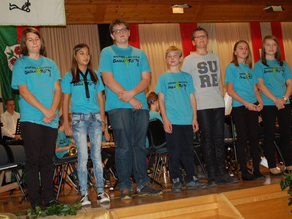 Gleich sieben Jungmusikerabzeichen konnten an diesem Abend verliehen werden. Gleich sieben Jungmusikerabzeichen konnten an diesem Abend verliehen werden.