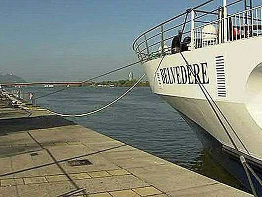 Das Passagierschiff "MS Belvedere" in der Donaumarina in Wien Das Passagierschiff "MS Belvedere" in der Donaumarina in Wien