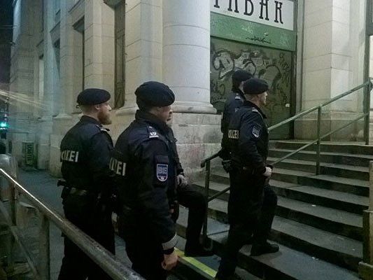 Die jüngst aufgestockte Bereitschaftseinheit der Polizei führte in Wien Kontrollen durch Die jüngst aufgestockte Bereitschaftseinheit der Polizei führte in Wien Kontrollen durch