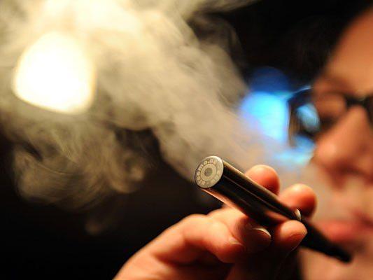 E-Zigaretten "dampfen" boomt - gibt es sie bald nur noch in Trafiken?